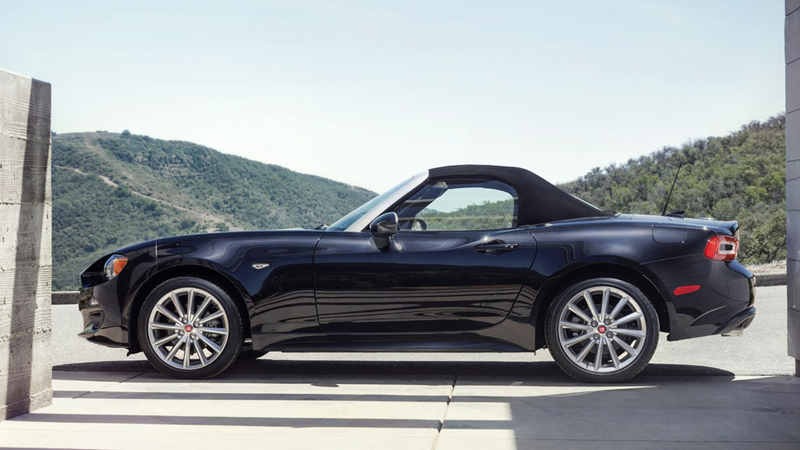 Illustration for article titled 2017 Fiat 124 Spider: This Is It, All Official And Stuff